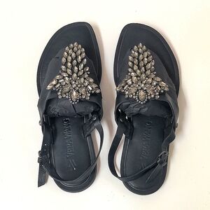 Vera Wang Jewel Leather Flat Sandal size 5.5